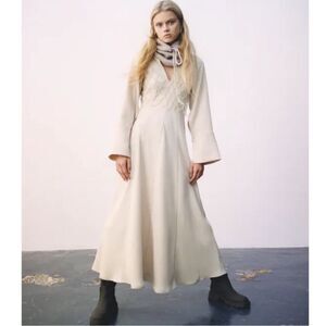 NWT ZARA Bloggers Fav Voluminous V-Neck Cream Midi Women's Dress (Size S)